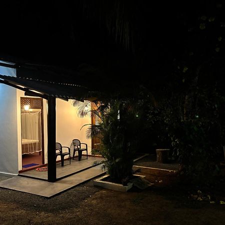 Bed and Breakfast Ima House à Dikwella Extérieur photo